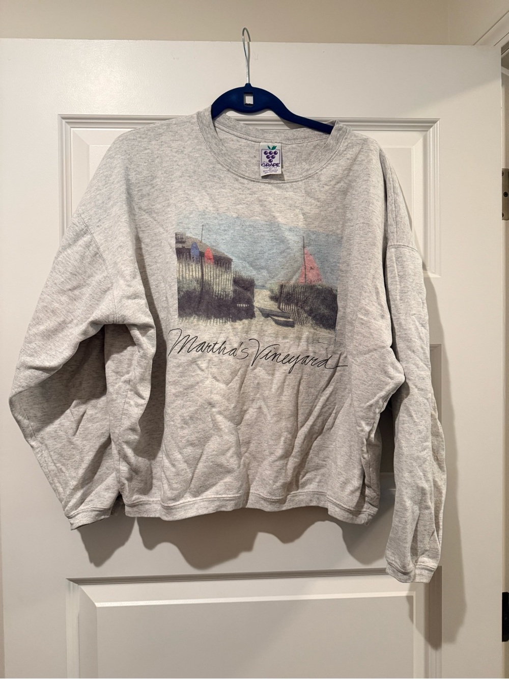 Martha’s Vineyard vintage Light Gray Graphic Crewneck Sweater